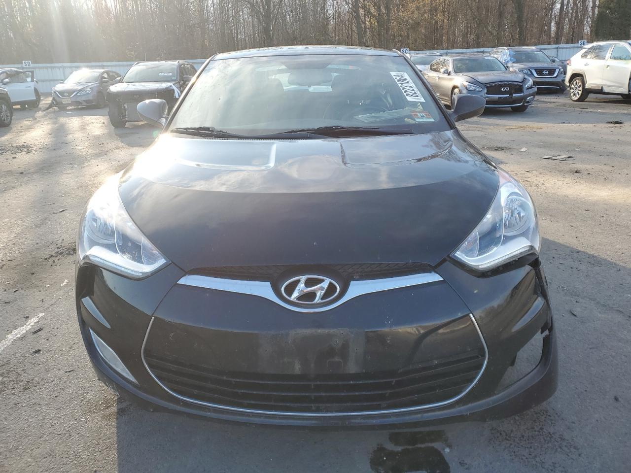 2017 Hyundai Veloster - Image 5