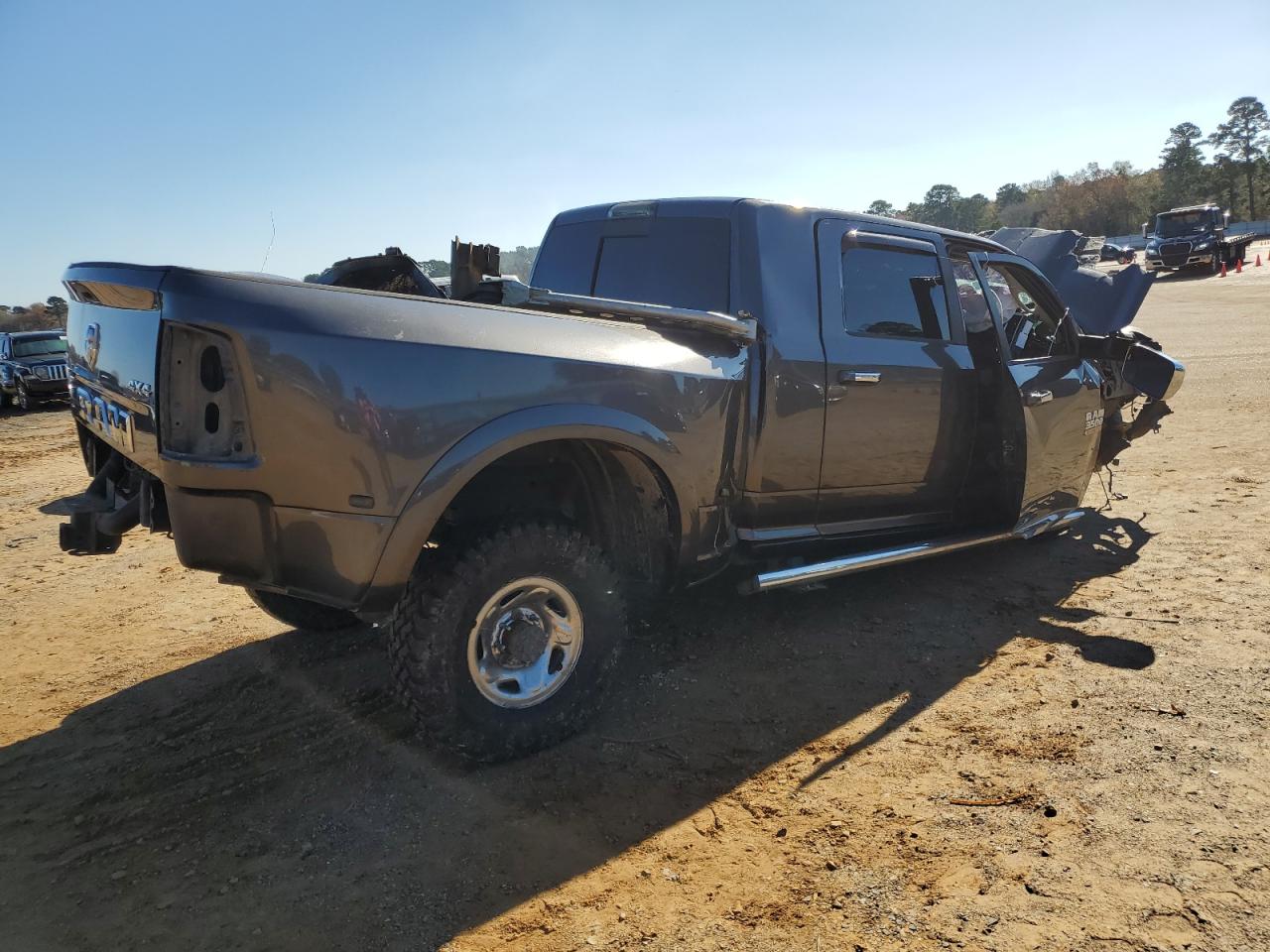 2016 RAM 3500 - Image 3