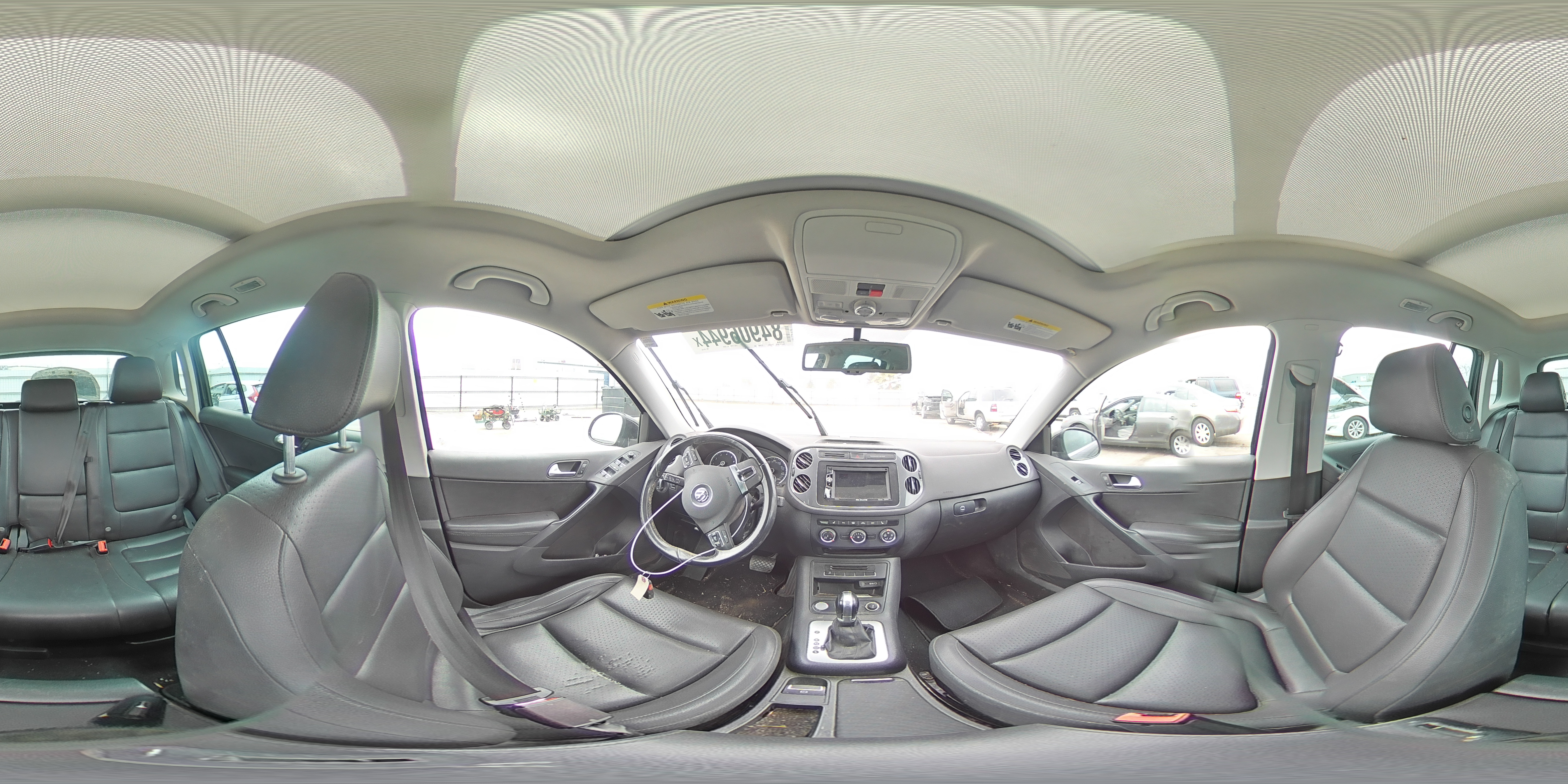 2017 Volkswagen Tiguan - Image 14