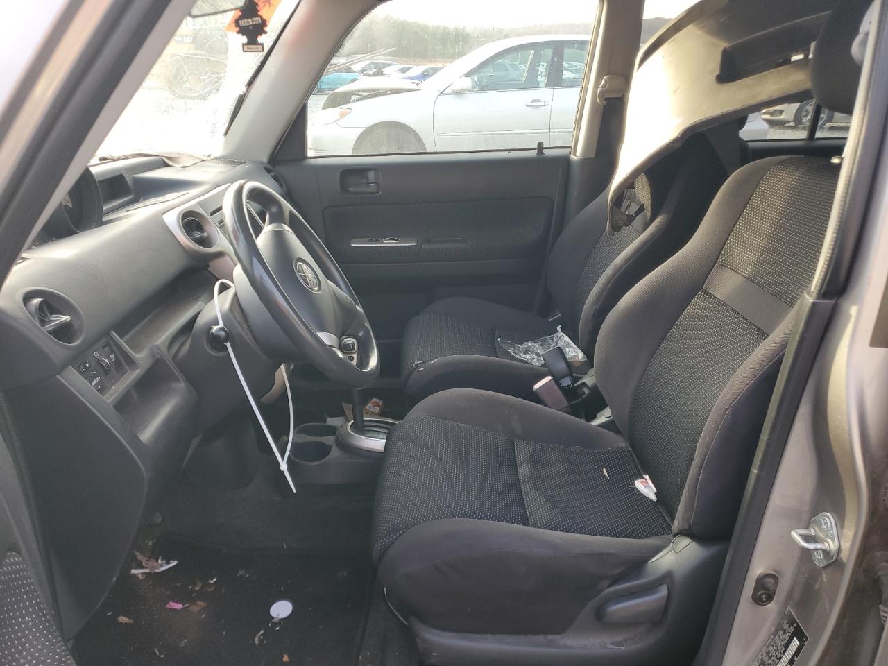 2005 Scion xB - Image 7