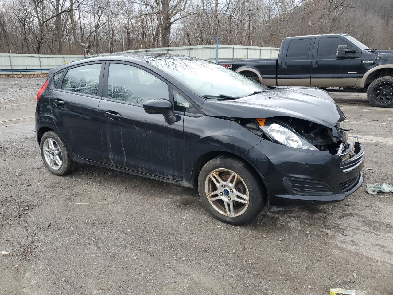 VIN 3FADP4EJ2KM107840 2019 FORD FIESTA no.4