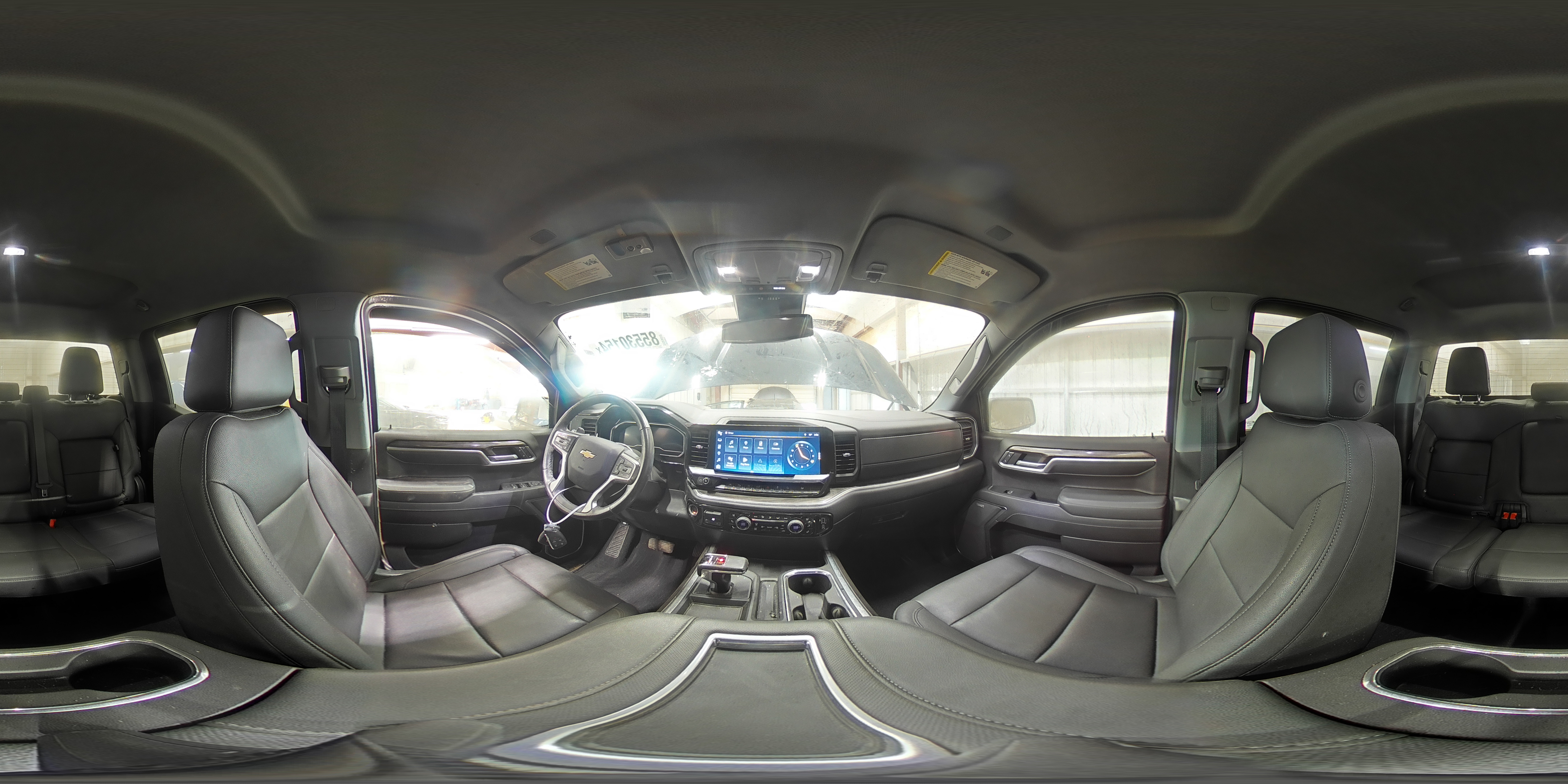 2022 Chevrolet Silverado - Image 13