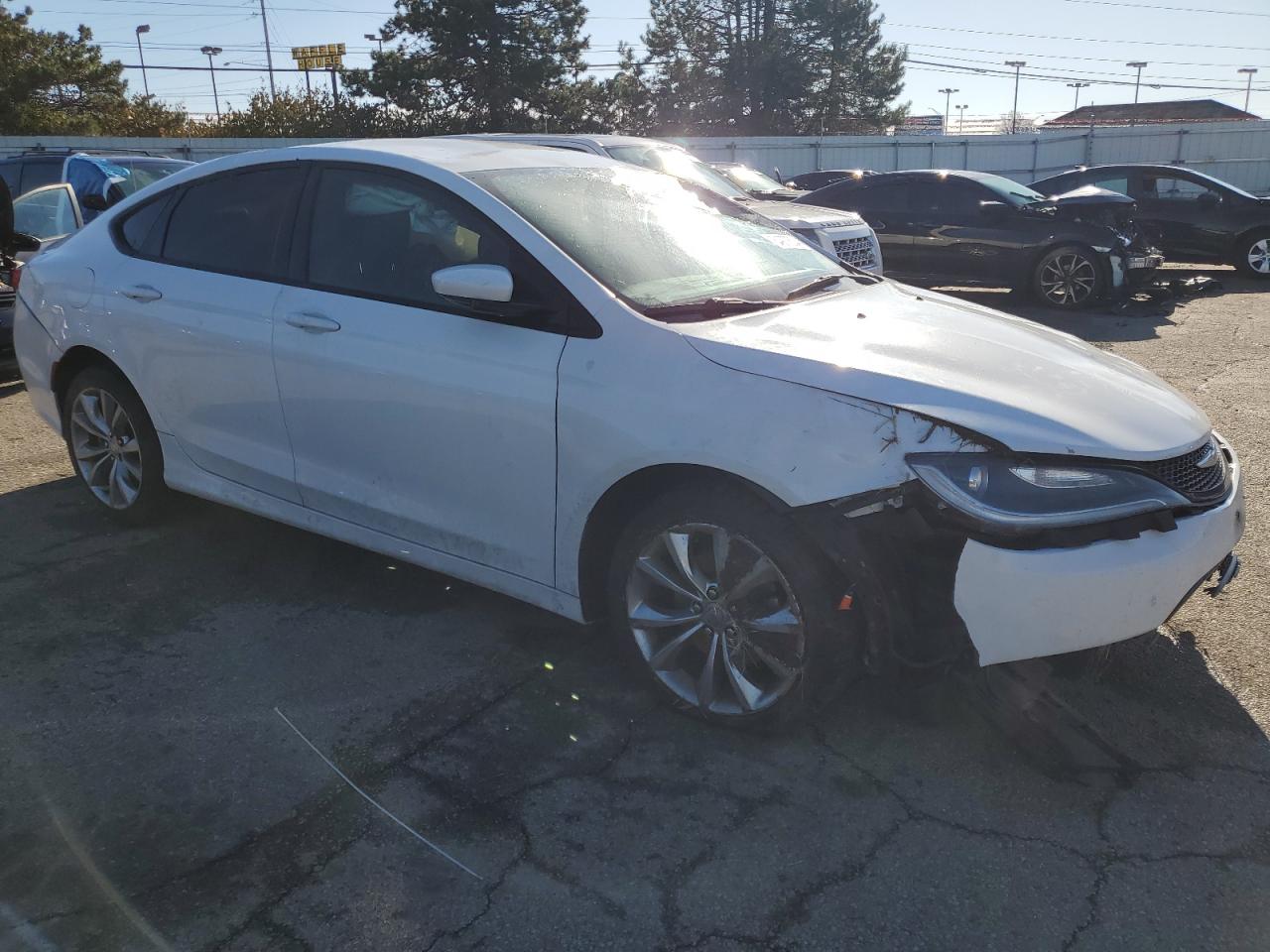 2015 Chrysler 200 - Image 4