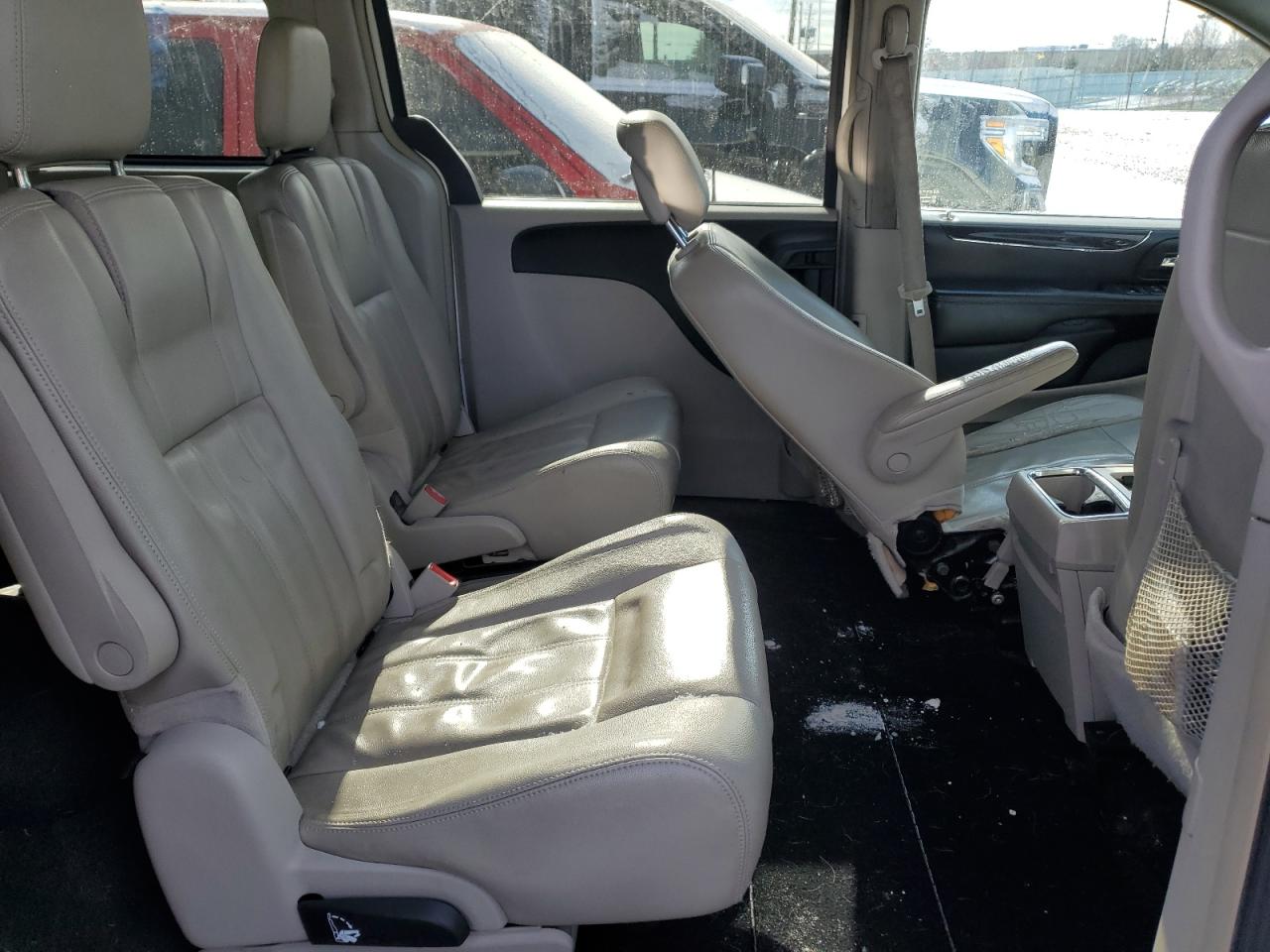 2013 Chrysler Town & Country - Image 11
