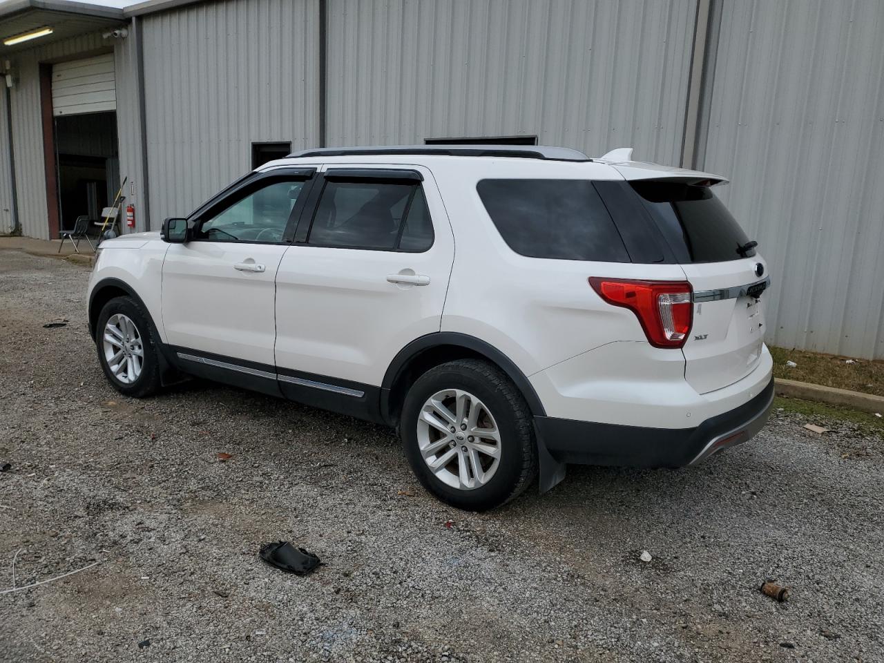 2017 Ford Explorer - Image 2