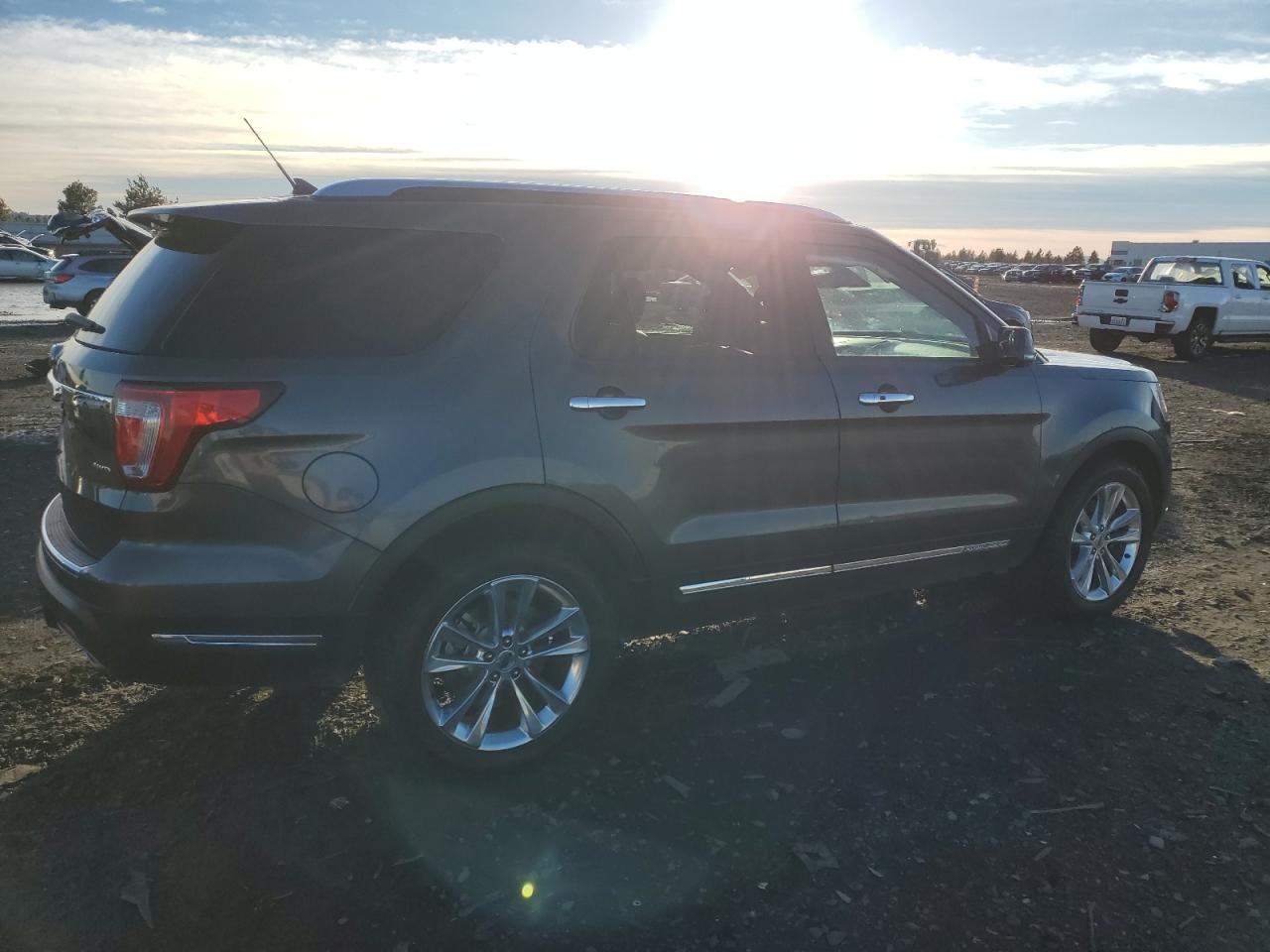 VIN 1FM5K8F87JGC94514 2018 FORD EXPLORER no.3