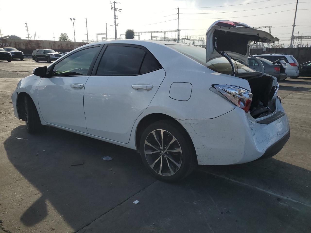 VIN 5YFBURHE9JP765684 2018 TOYOTA COROLLA no.2