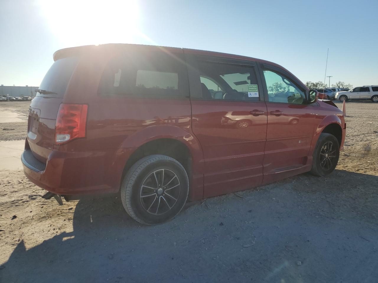 2015 Dodge Caravan - Image 3