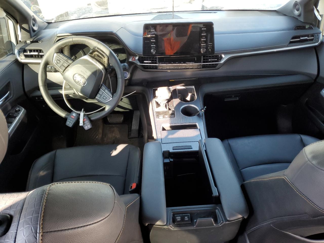 2022 Toyota Sienna - Image 8