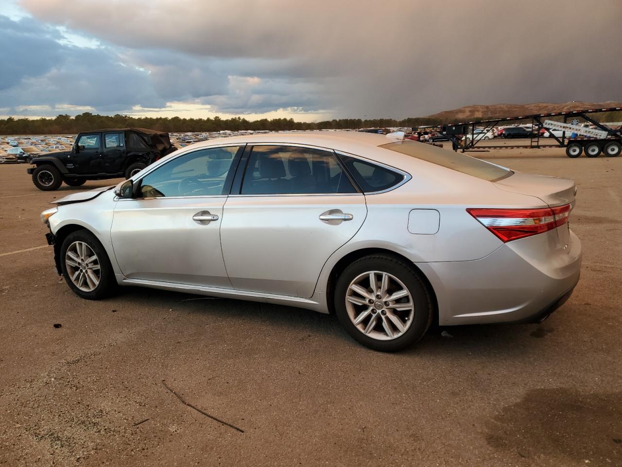 2014 Toyota Avalon - Image 2
