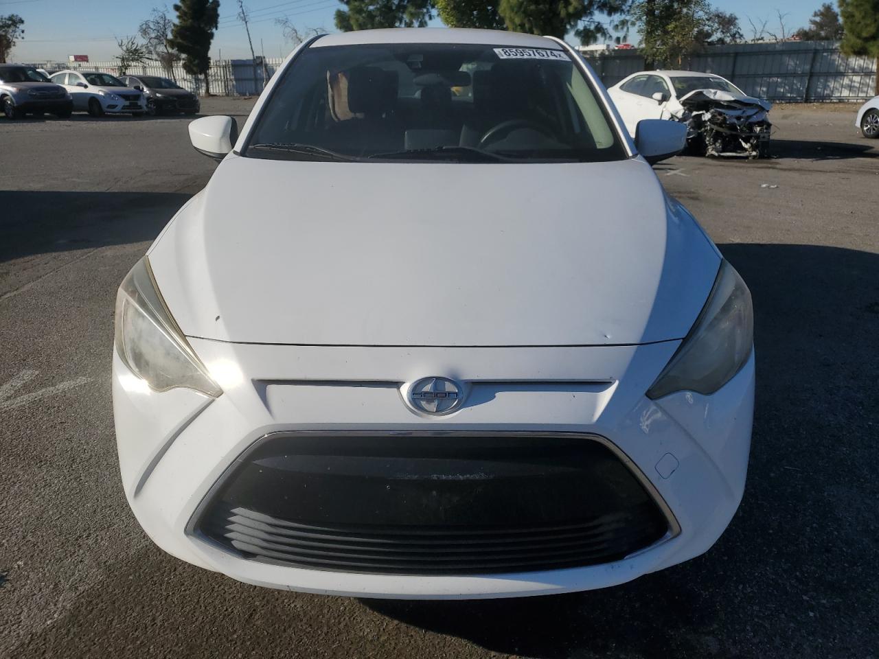 VIN 3MYDLBZV4GY115950 2016 TOYOTA SCION no.5