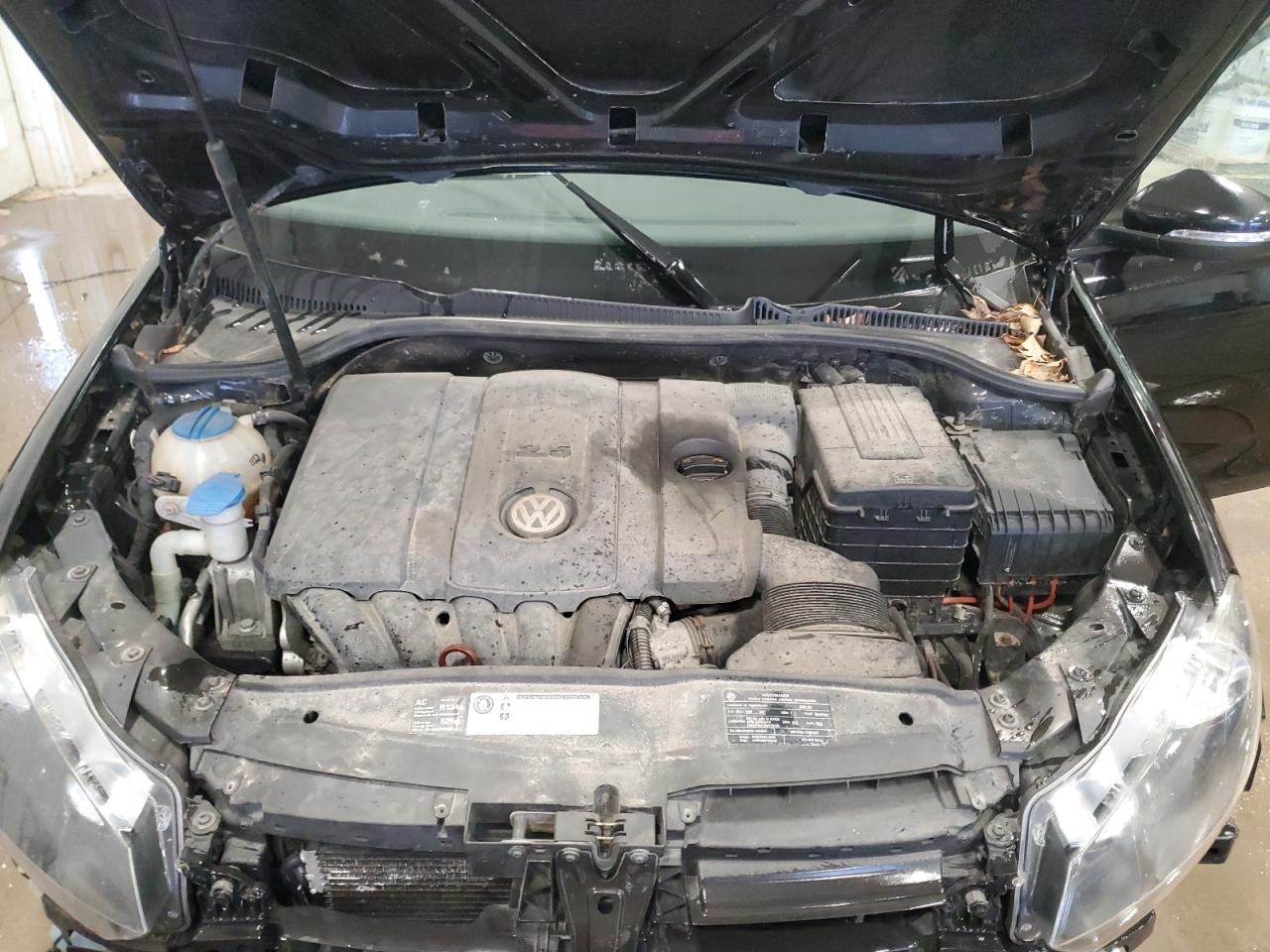 2010 Volkswagen Golf - Image 11