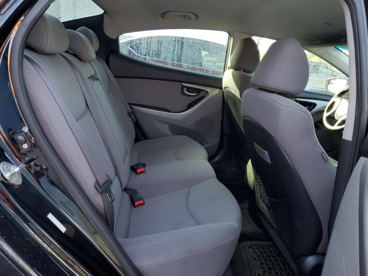 2016 Hyundai Elantra - Image 10