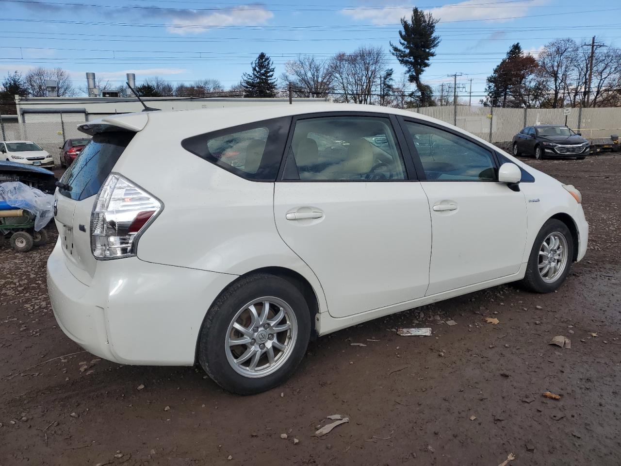 VIN JTDZN3EU8D3189717 2013 TOYOTA PRIUS no.3