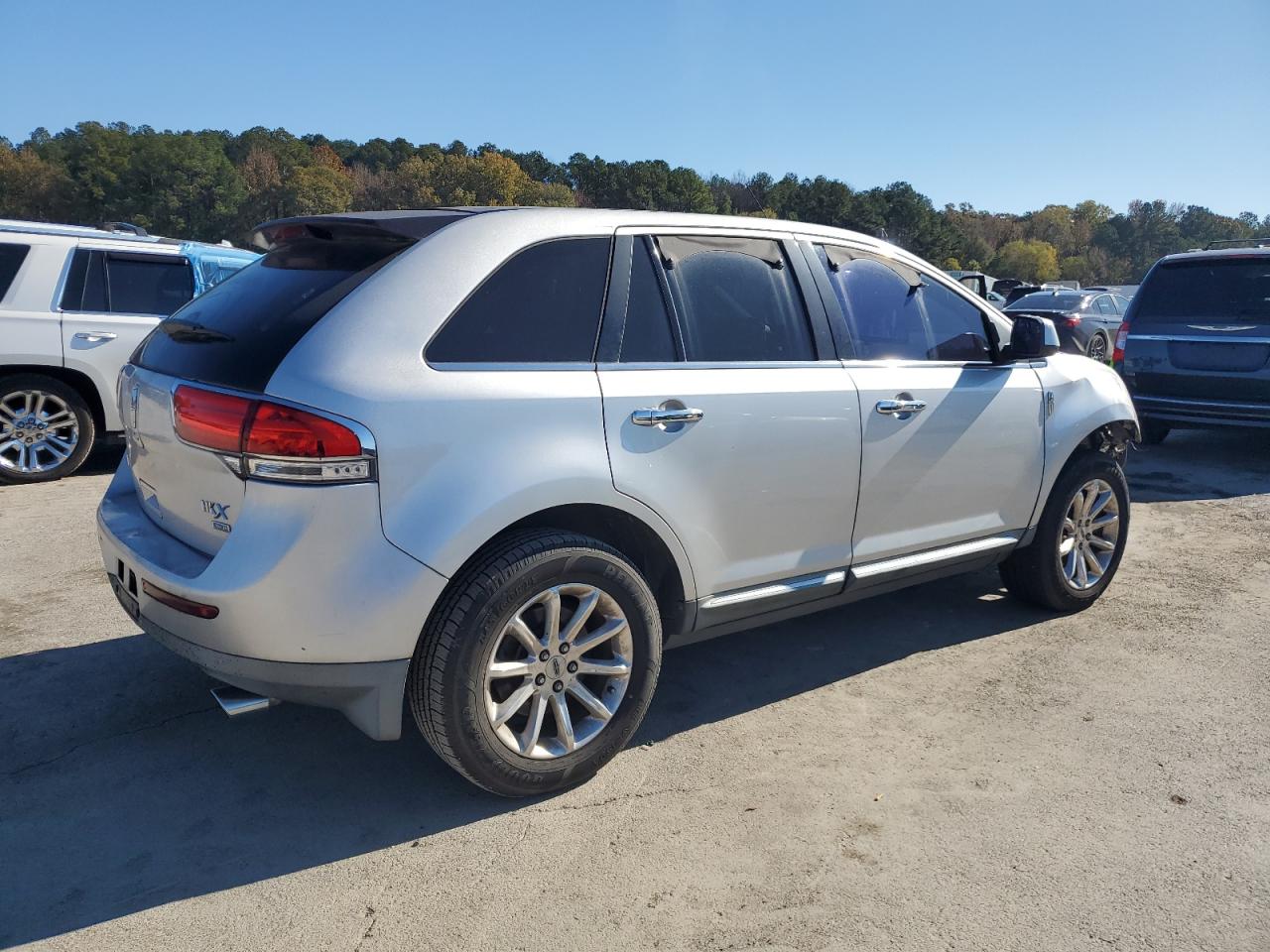 2011 Lincoln MKX - Image 3