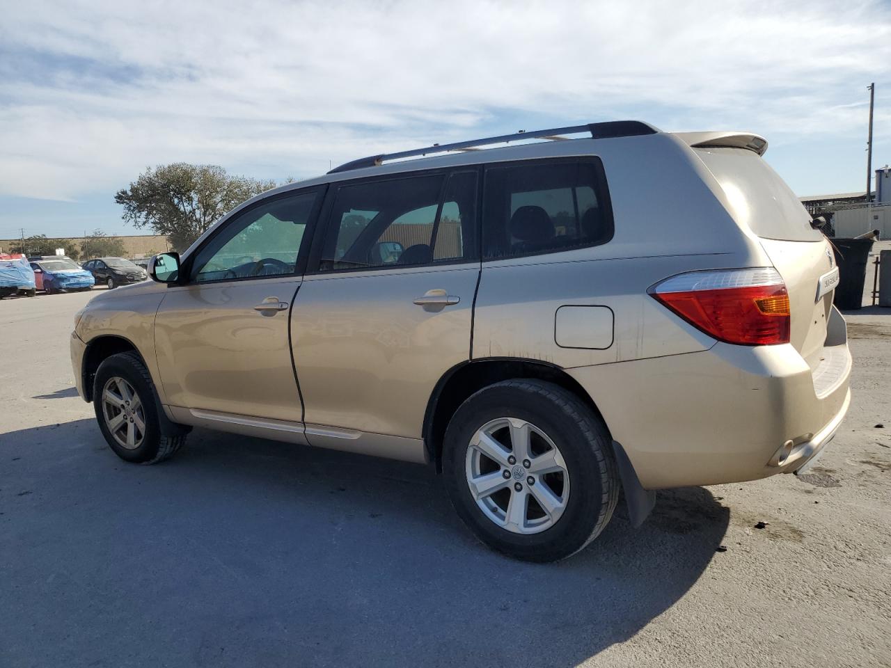 2010 Toyota Highlander - Image 2