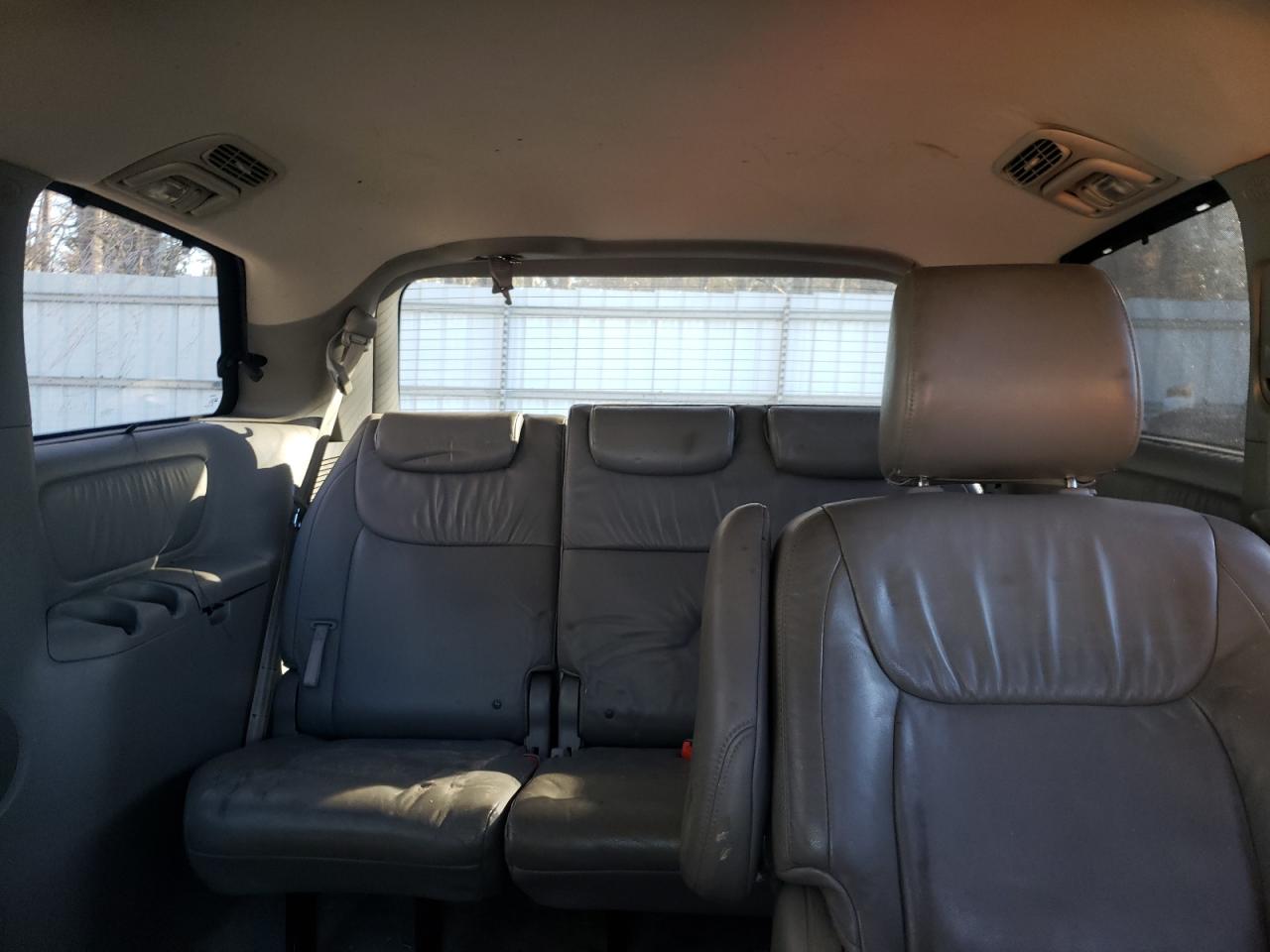 2010 Toyota Sienna - Image 10