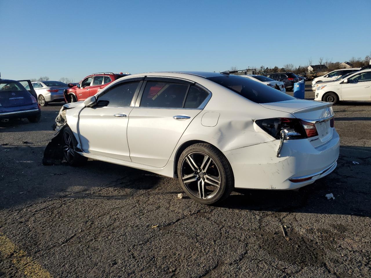 VIN 1HGCR2F5XGA019677 2016 HONDA ACCORD no.2