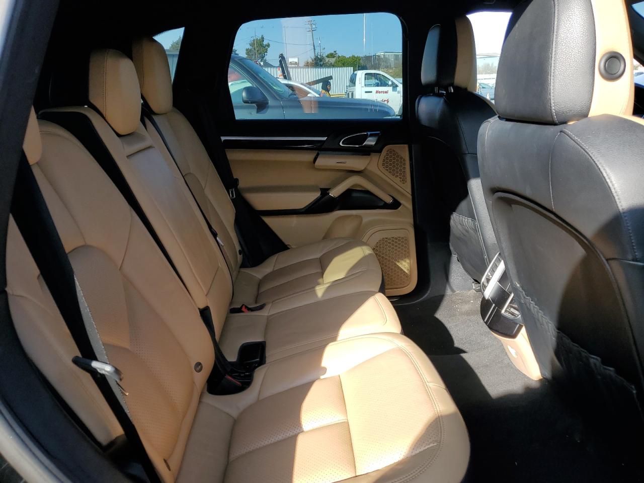 2016 Porsche Cayenne - Image 11