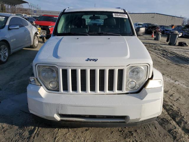  JEEP LIBERTY 2012 Белы