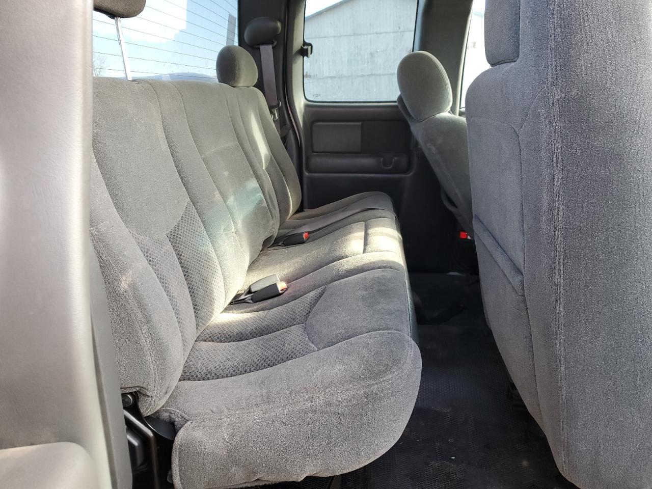2004 Chevrolet S-10 Pickup - Image 10