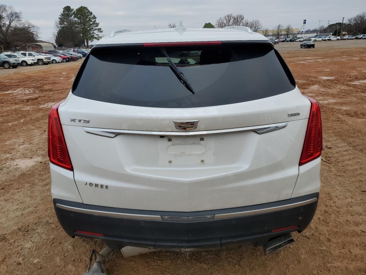 2017 Cadillac XT5 - Image 6