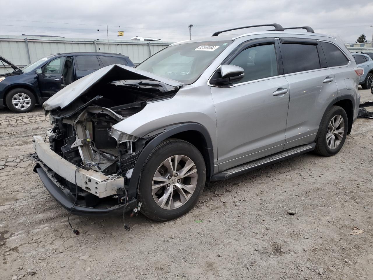 2015 Toyota Highlander - Image 1