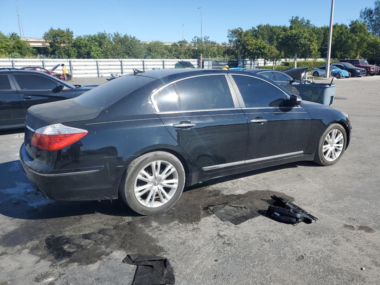 2011 Hyundai Genesis - Image 3