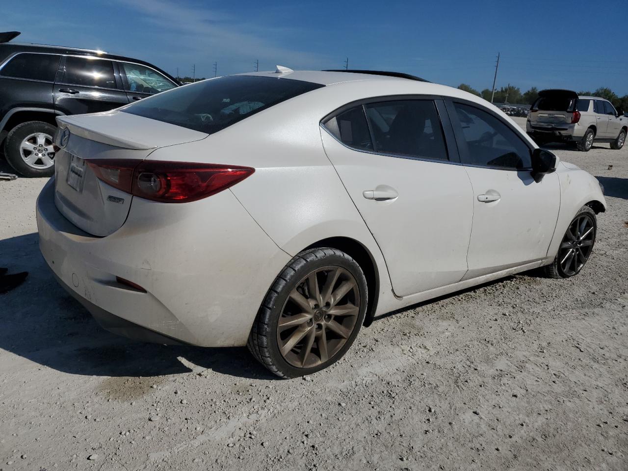 VIN 3MZBN1V35JM242331 2018 MAZDA 3 no.3