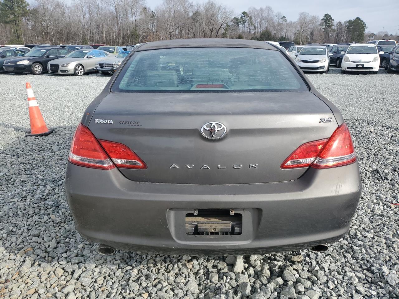 2007 Toyota Avalon - Image 6