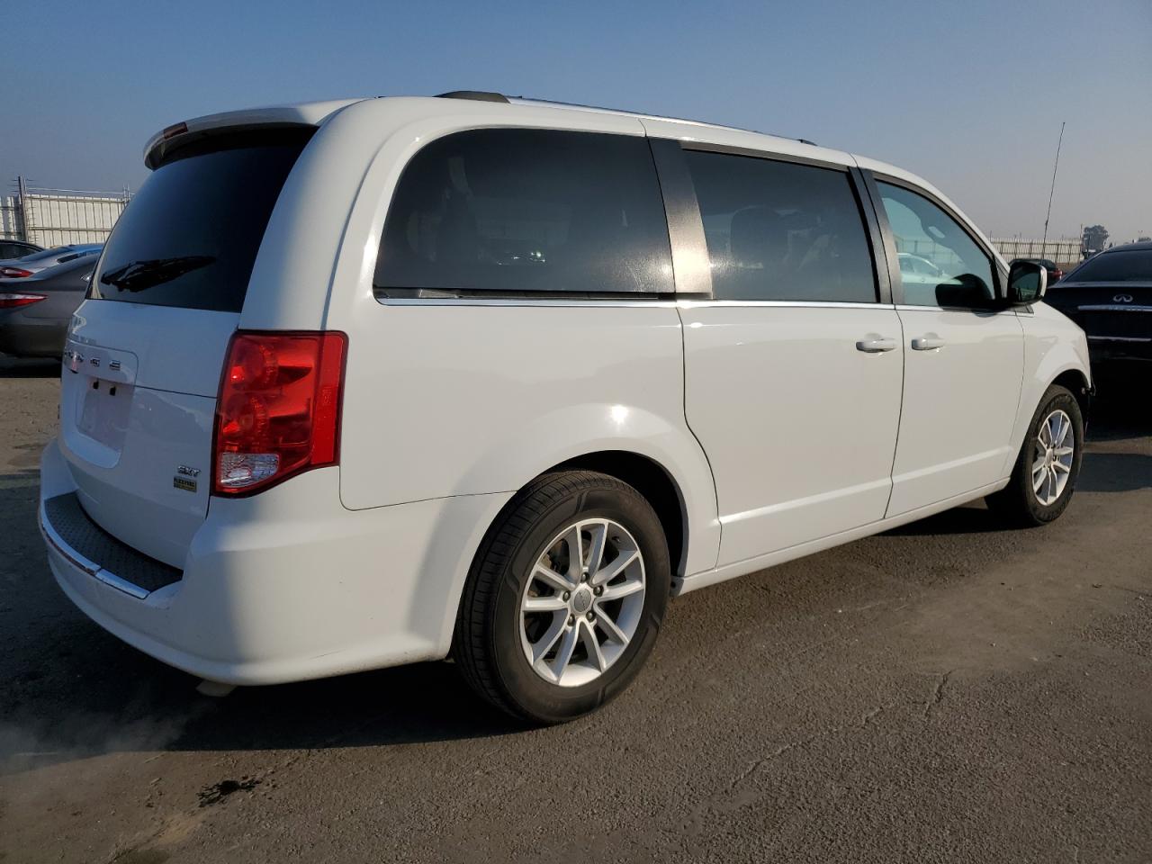 2019 Dodge Caravan - Image 3