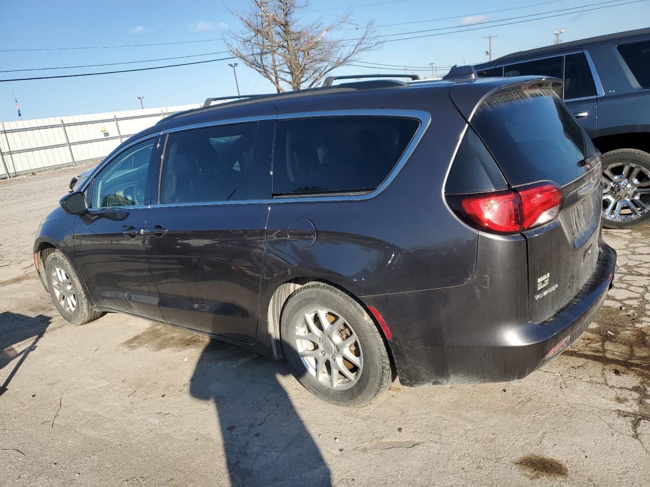 2020 Chrysler Voyager - Image 2