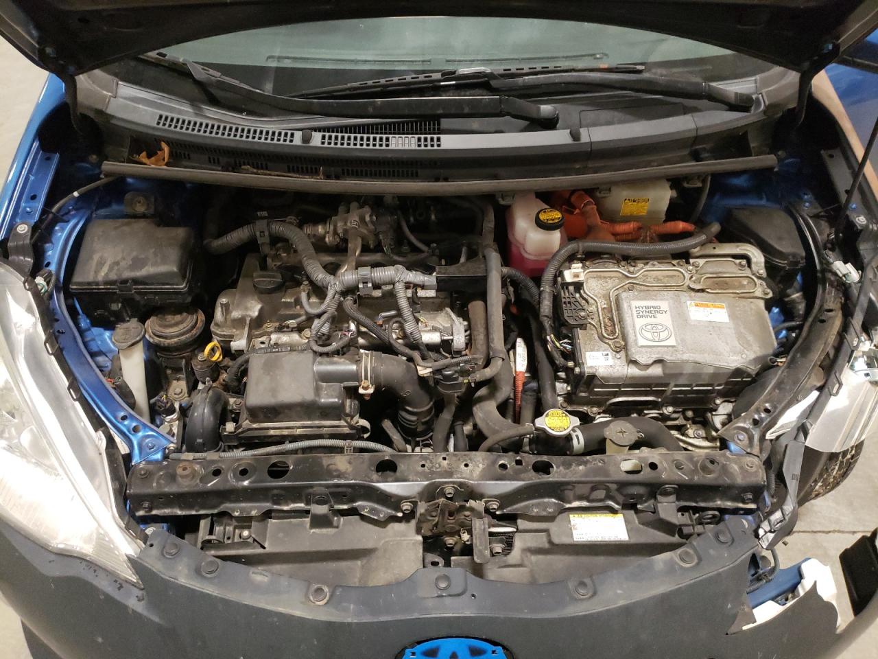 2013 Toyota Prius - Image 11