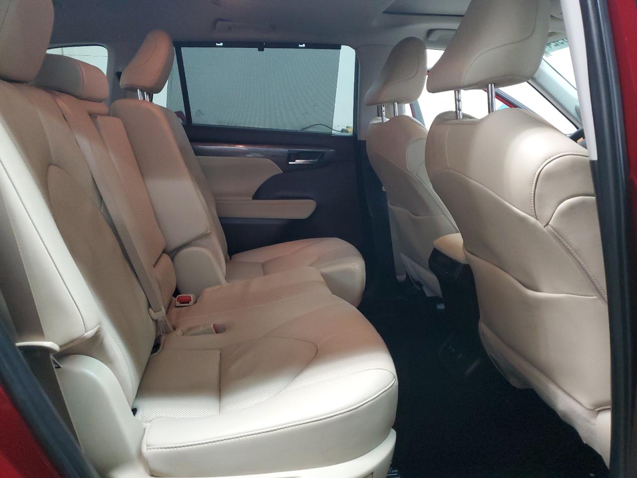 2020 Toyota Highlander - Image 11