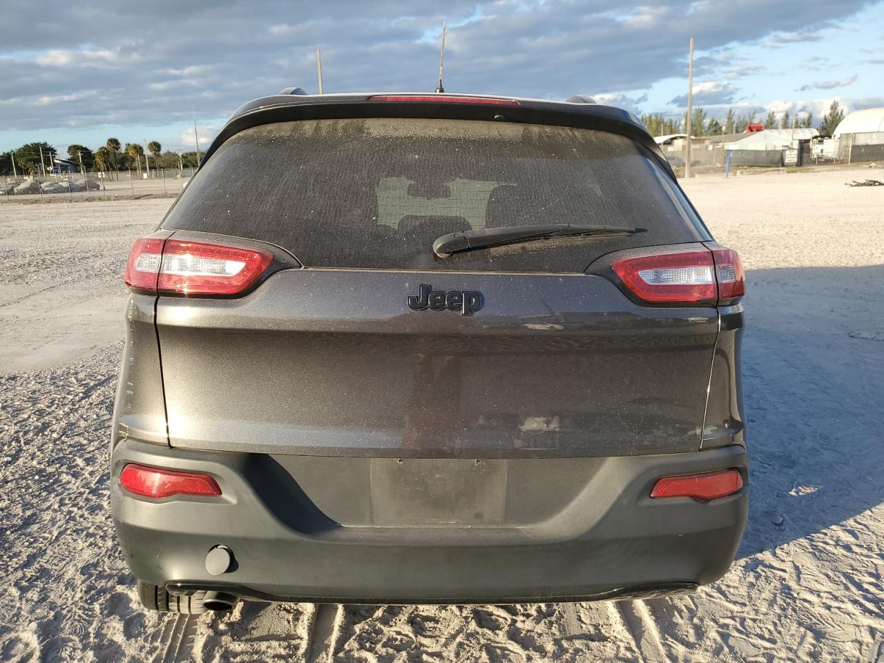 2017 Jeep Grand Cherokee - Image 6