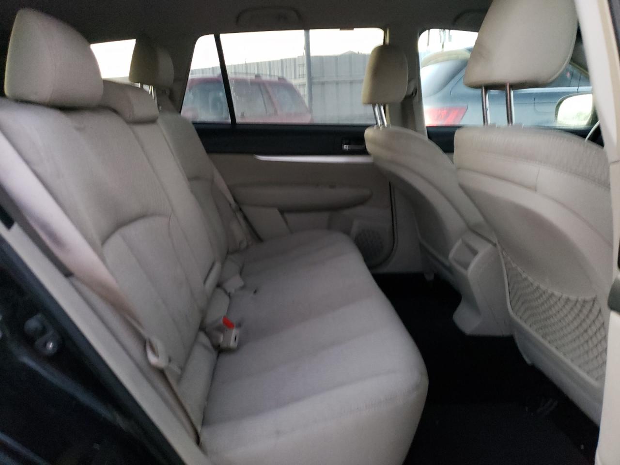 2010 Subaru Outback - Image 11