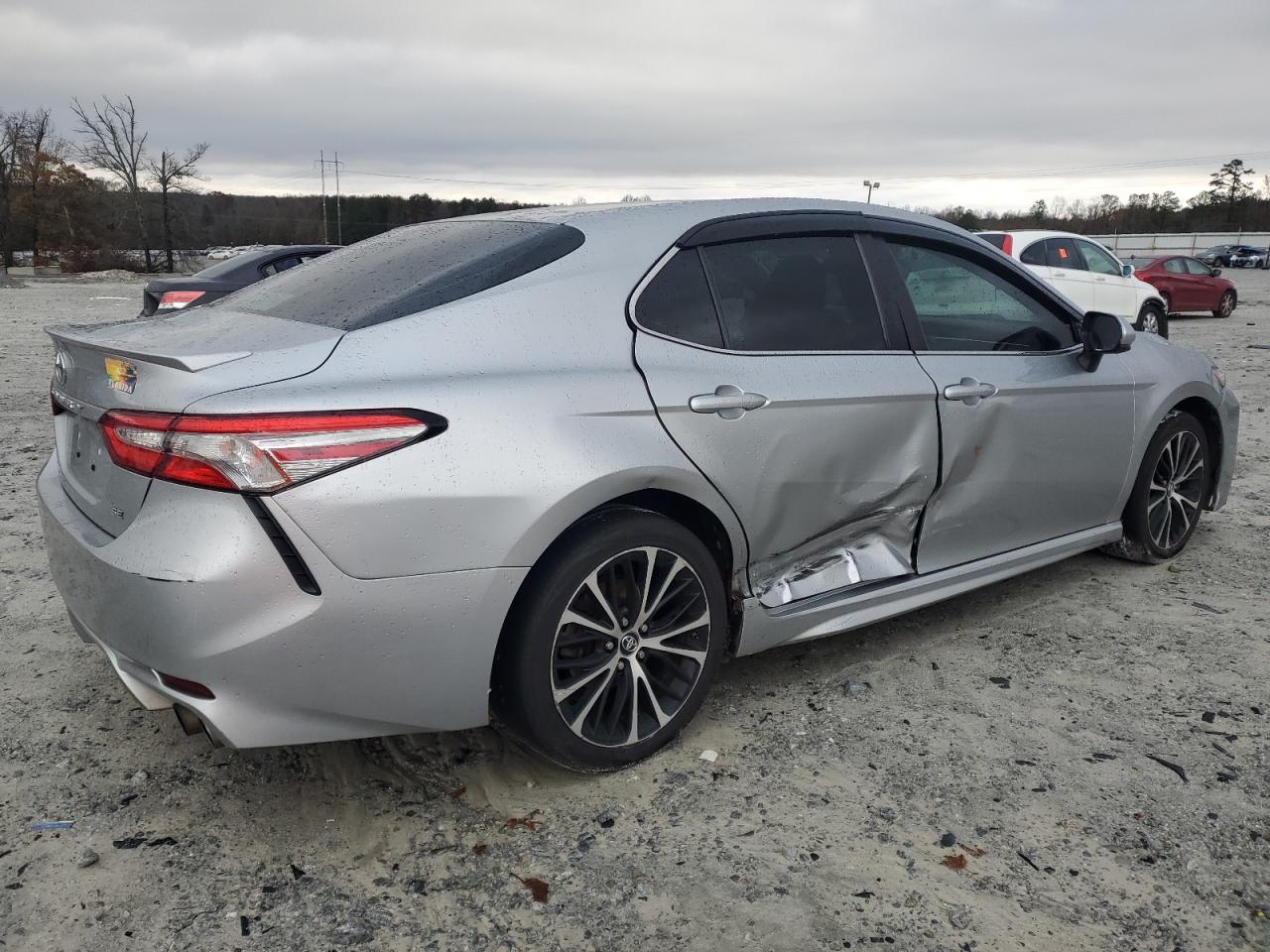 VIN 4T1B11HKXJU135624 2018 TOYOTA CAMRY no.3