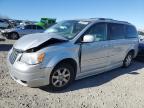 2009 Chrysler Town & Country Touring продається в Earlington, KY - Front End