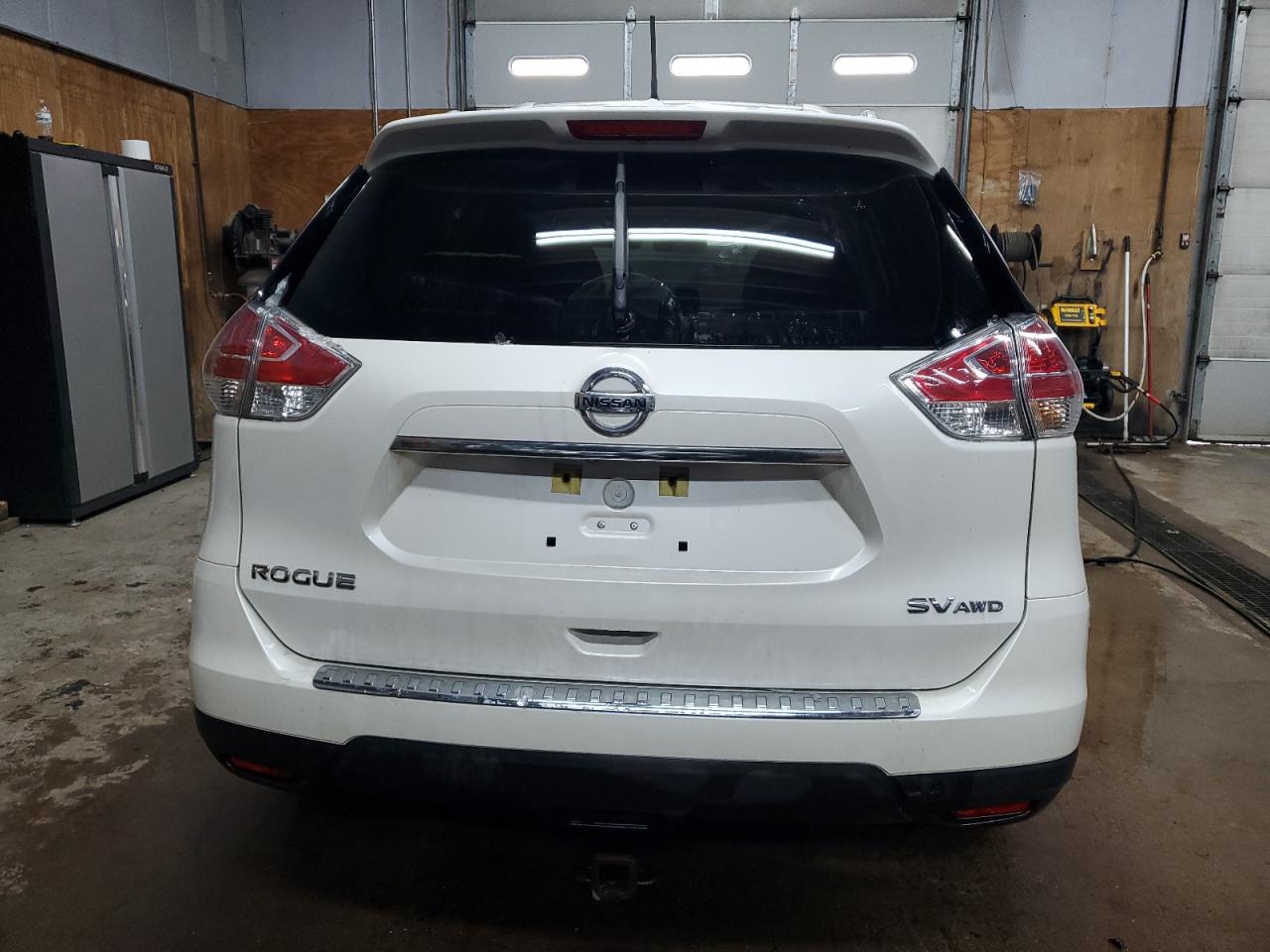 2015 Nissan Rogue S VIN: KNMAT2MV0FP571193 Lot: 84833744