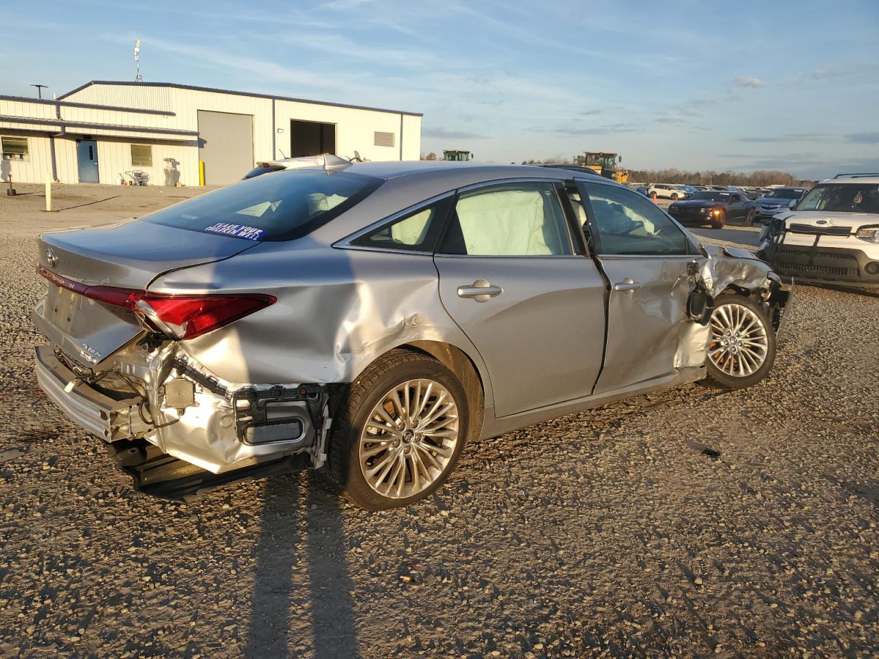 2020 Toyota Avalon - Image 3