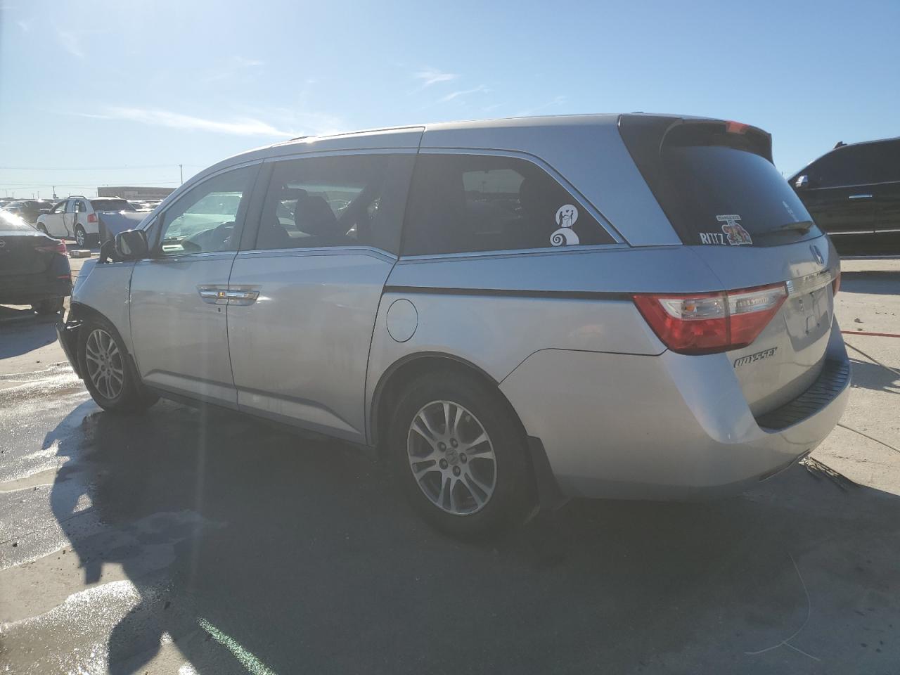 2011 Honda Odyssey - Image 2