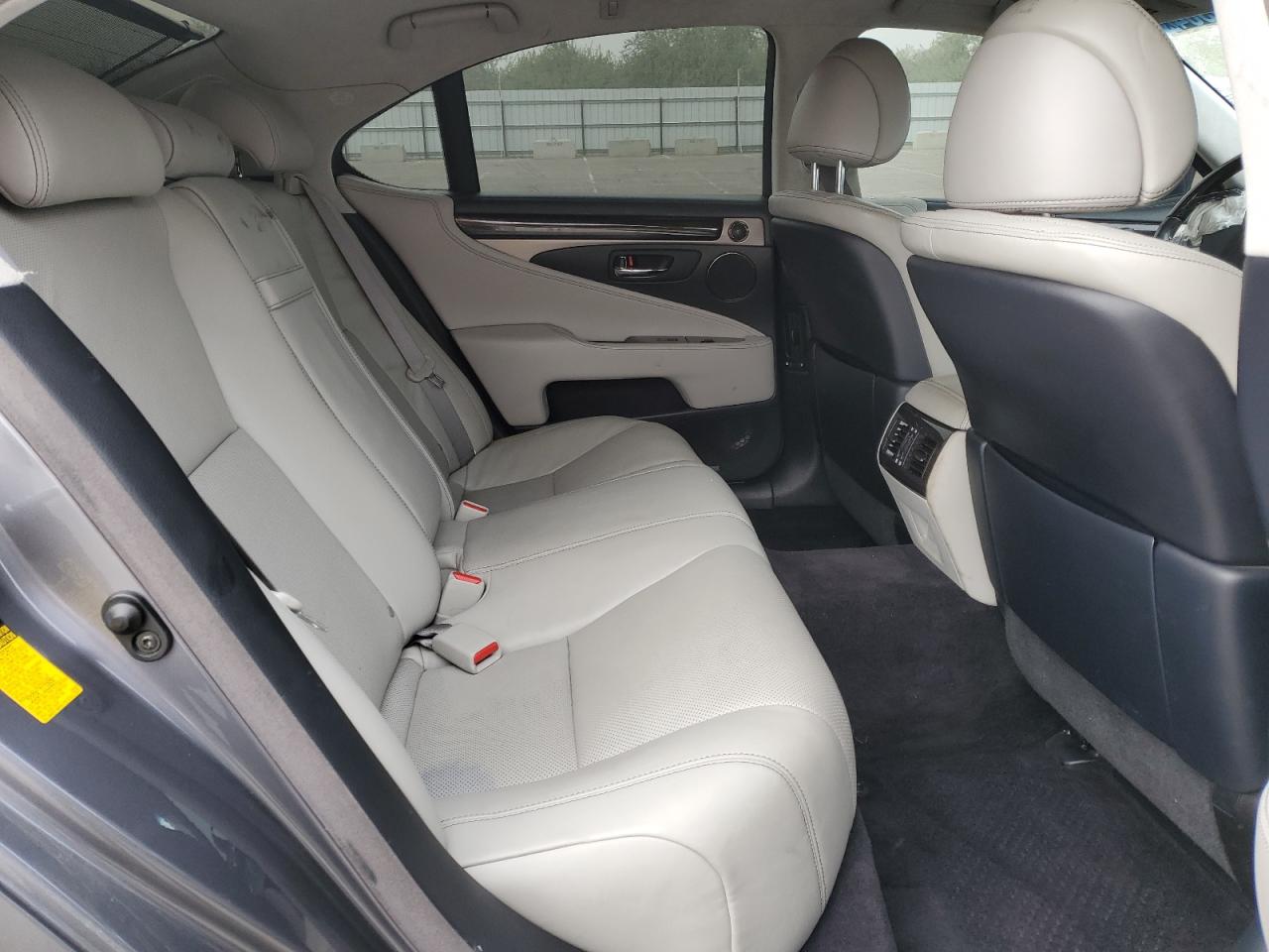 2013 Lexus LS - Image 10