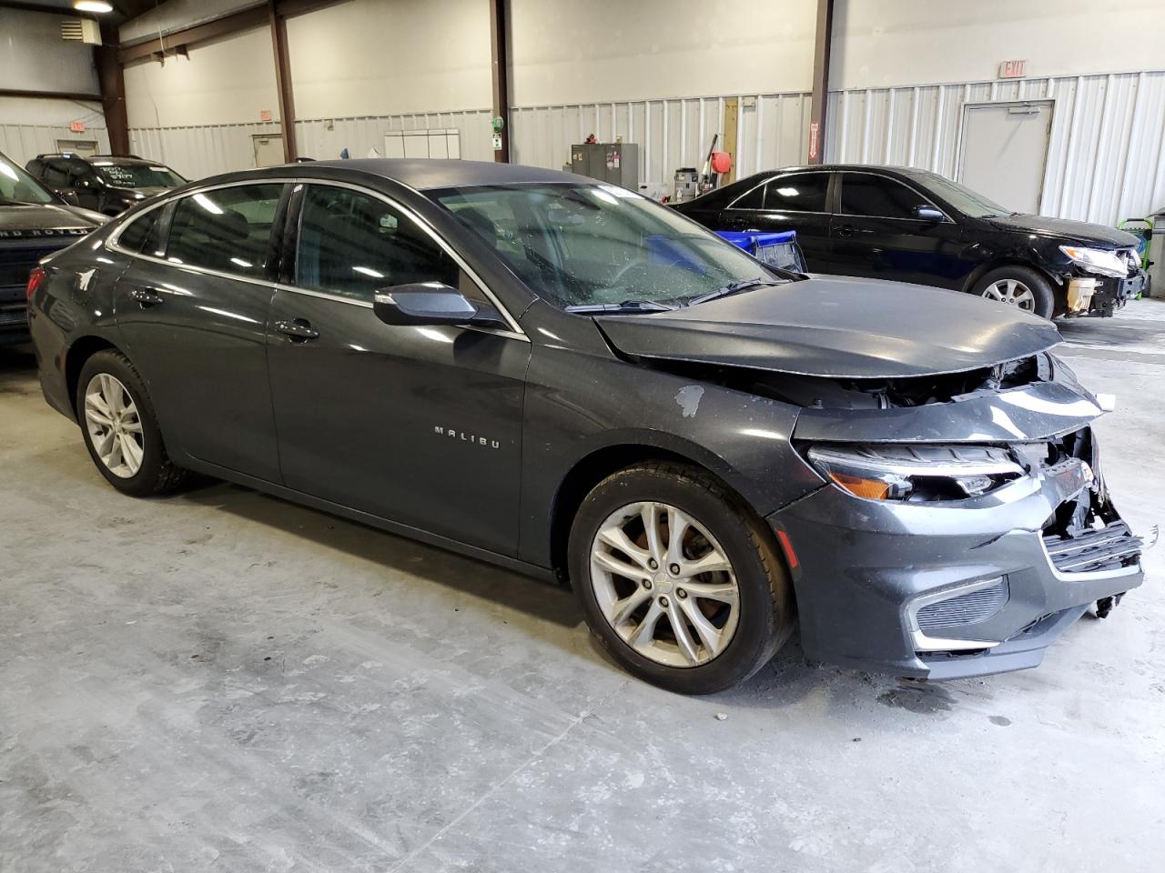 VIN 1G1ZD5ST5JF146708 2018 CHEVROLET MALIBU no.4