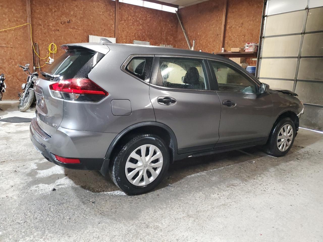 2018 Nissan Rogue - Image 3