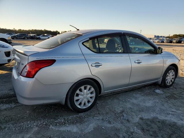  NISSAN VERSA 2015 Сріблястий