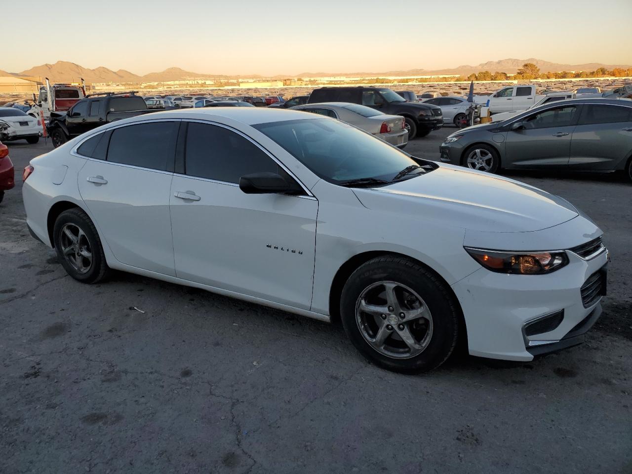 VIN 1G1ZB5ST6GF339416 2016 CHEVROLET MALIBU no.4