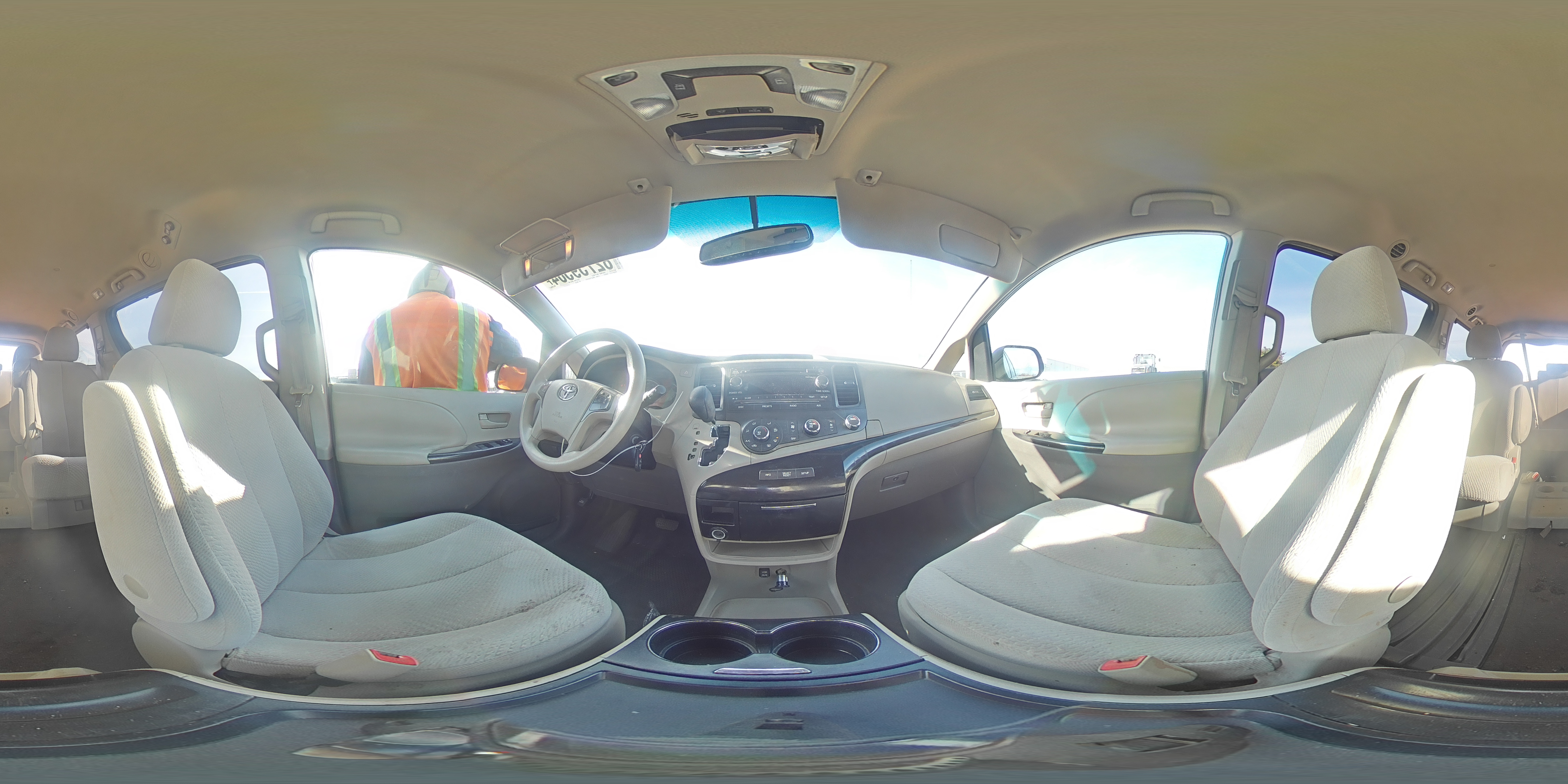 2011 Toyota Sienna - Image 14
