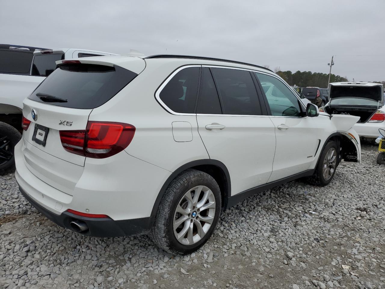 VIN 5UXKR0C55G0P21848 2016 BMW X5 no.3