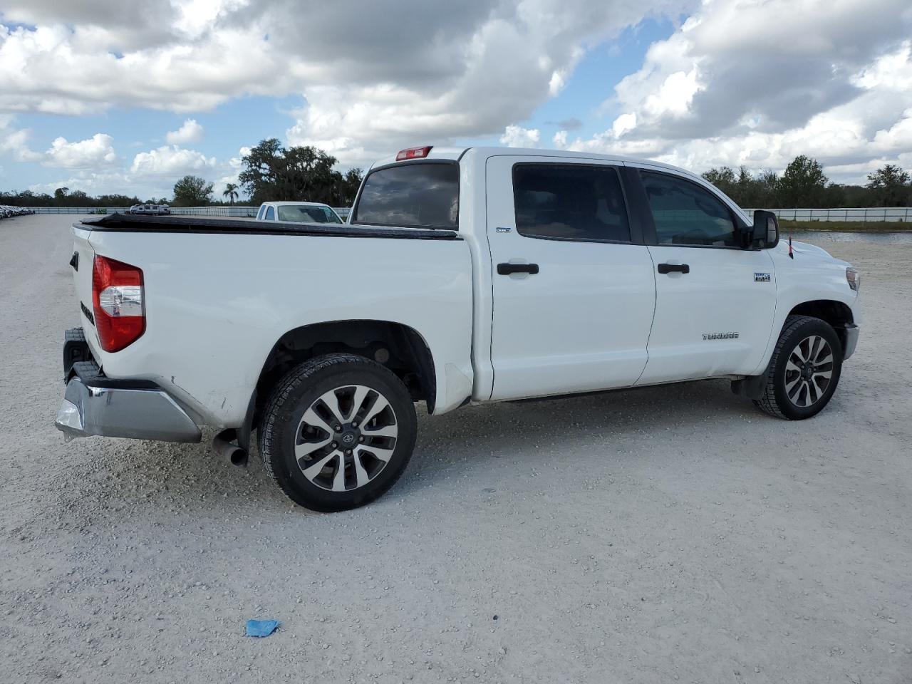 VIN 5TFEY5F12JX233799 2018 TOYOTA TUNDRA no.3