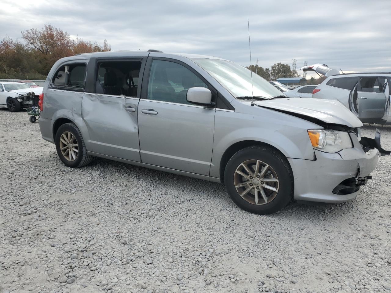 2018 Dodge Caravan - Image 4